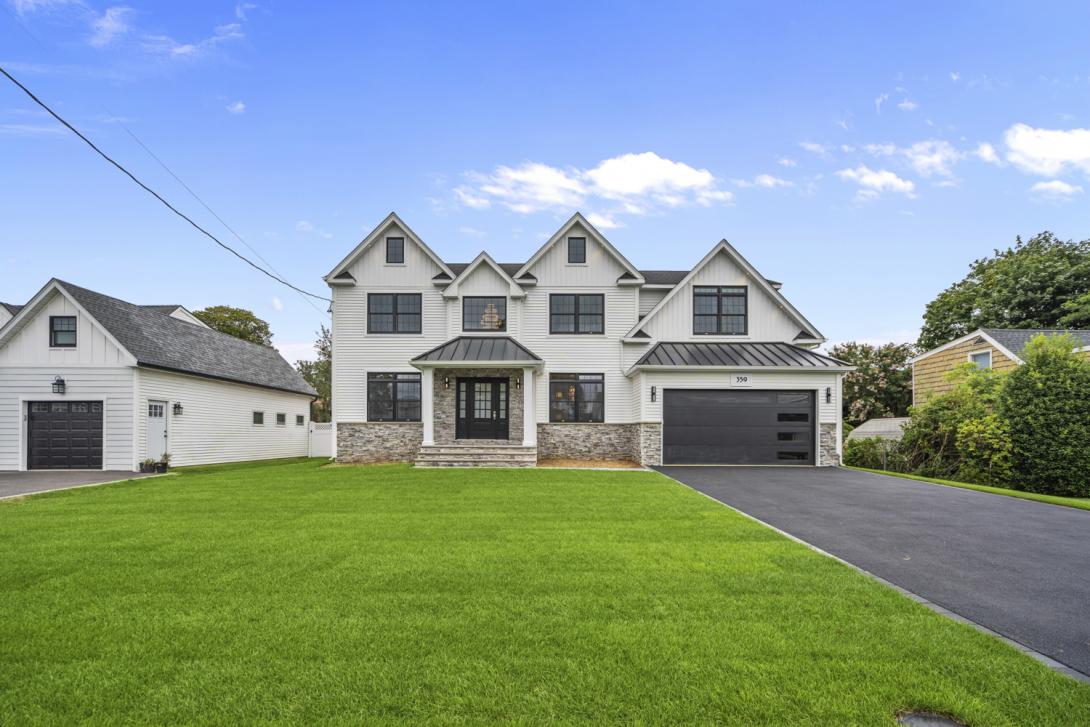 When it comes to real estate listings, the first impression is often formed by the exterior photograph of the property. Therefore, it is crucial for real estate professionals to capture high-quality images of the exterior that attract buyers’ attention right away. These images play a vital role in generating interest and enticing viewers to explore the property further. In this article, we will share ten expert tips for shooting remarkable exterior photography that will make your real estate listings stand 